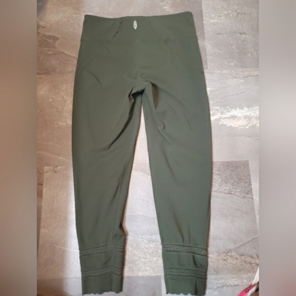 Free People Movement Genesis Yoga 7/8 Legging. Crop. 24". Green. High Rise. L. - Picture 3 of 11